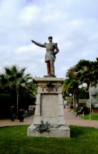 Photo 2 : La statue d’Olry sans la stèle. Eddy Banaré, Nouméa, novembre 2008.